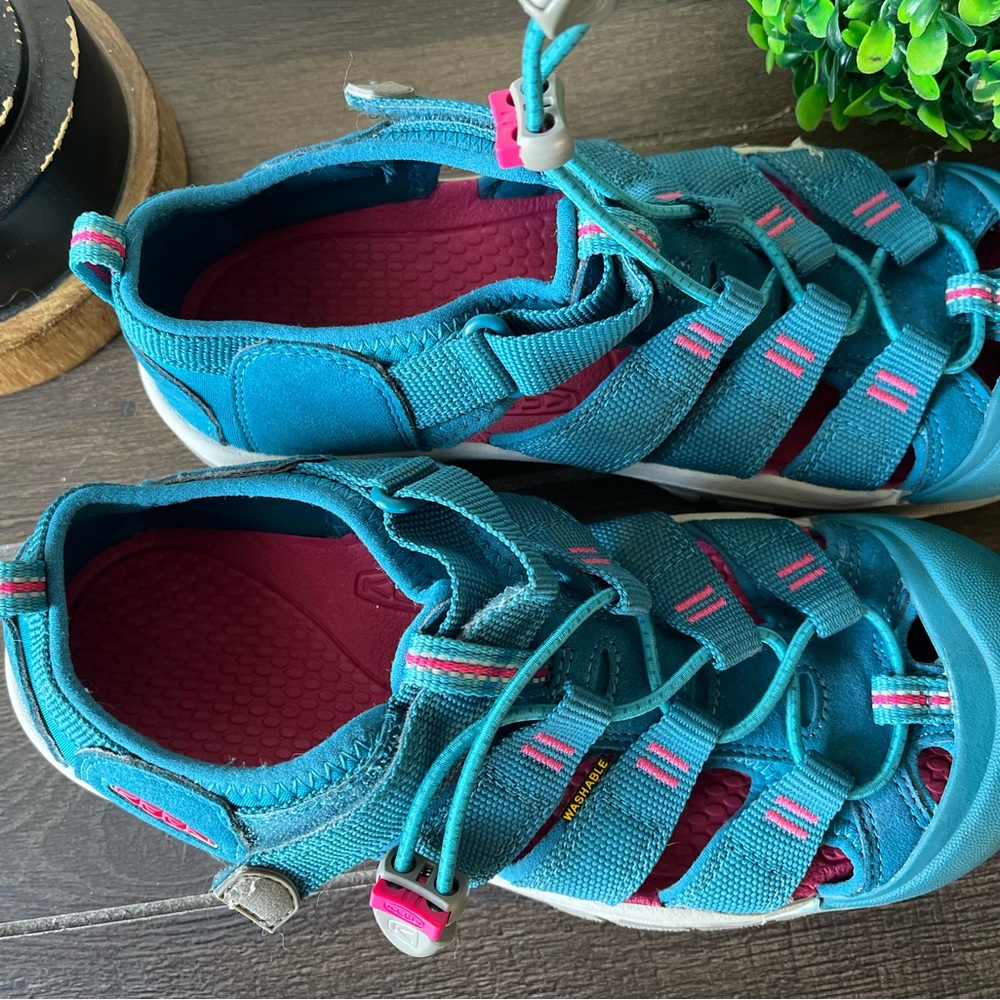 KEEN Newport H2 Closed Toe Water Shoe Size 5 Pink Dark Teal - Picture 5 of 13